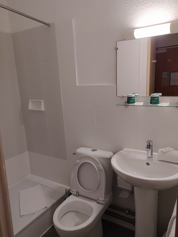 Hotel Saint-Patrick baño Habitación