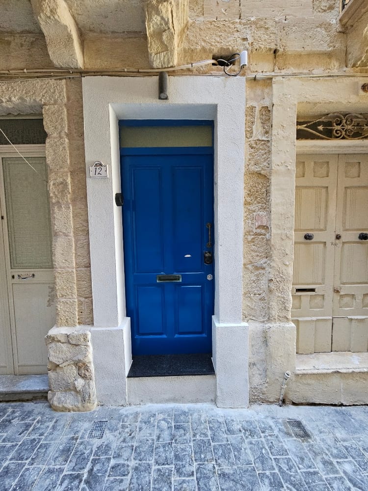 Valletta Aparment puerta