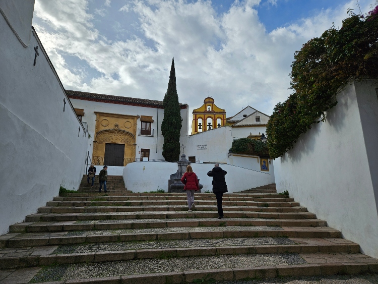 Cuesta hacia Plaza de las tres cruces