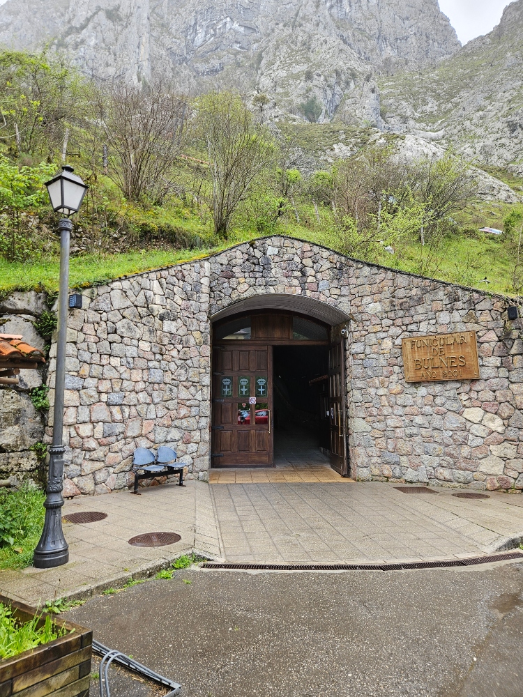Entrada funicular Bulnes