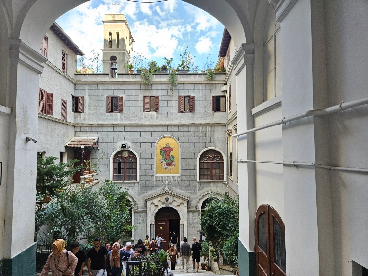 Iglesia de Santa María Draperis entrada