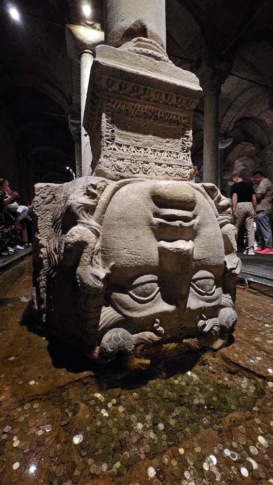 Cisterna Basílica Medusa