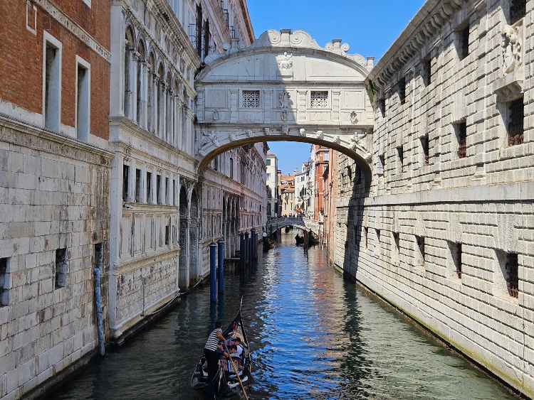 Puente de los Susurros
